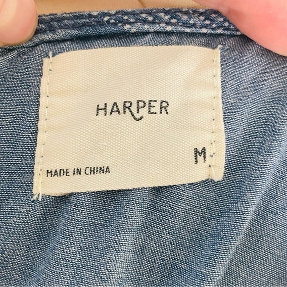 Harper x Francesca’s Denim Bell Sleeve Keyhole Back Top- Medium - Picture 7 of 7